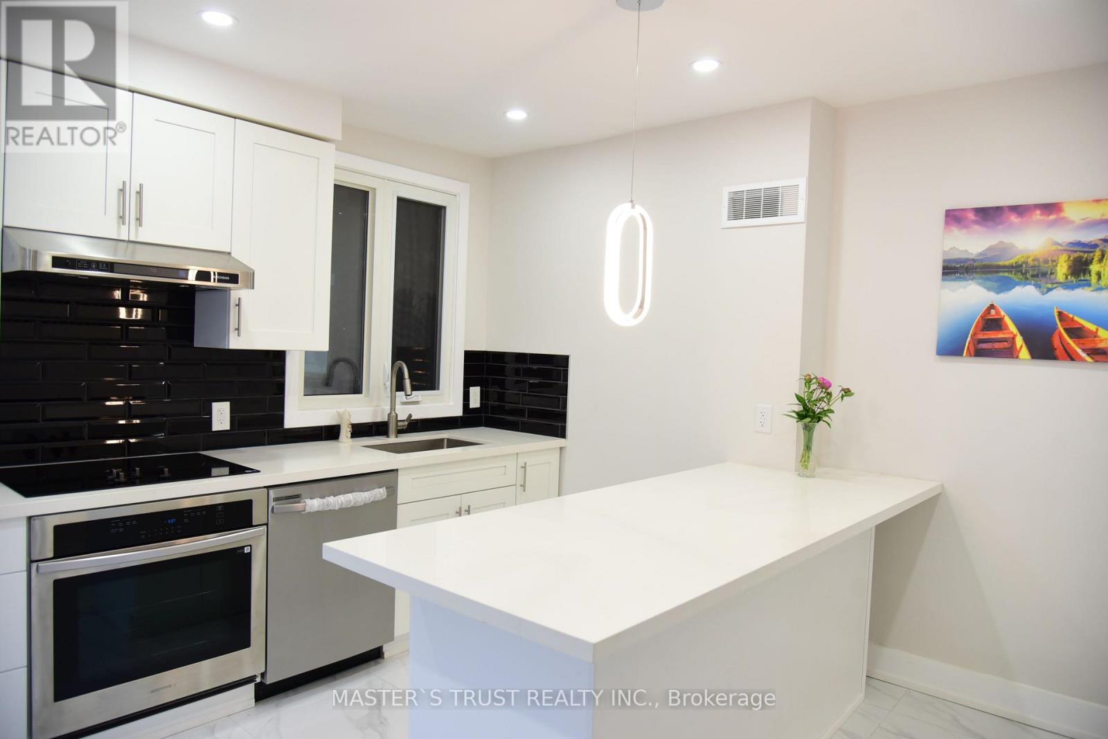 19 Emmett Avenue, Toronto, Ontario  M6M 2E3 - Photo 10 - W13237890