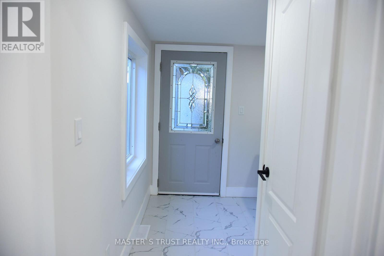19 Emmett Avenue, Toronto, Ontario  M6M 2E3 - Photo 13 - W13237890