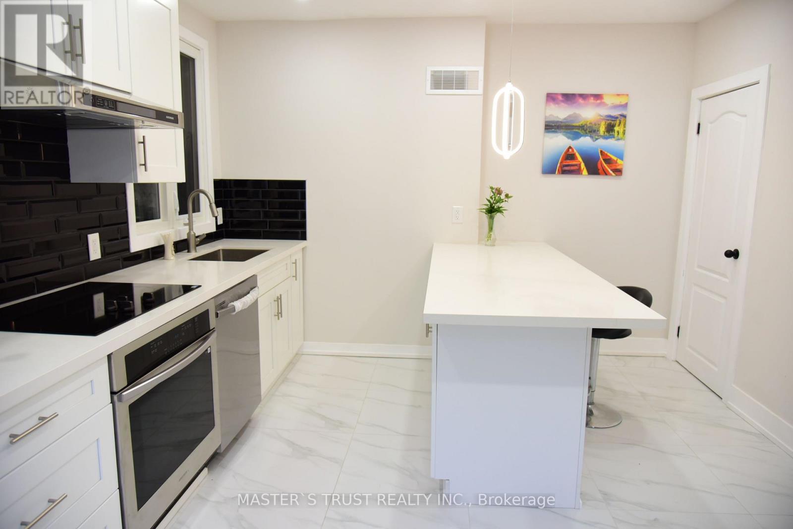 19 Emmett Avenue, Toronto, Ontario  M6M 2E3 - Photo 14 - W13237890