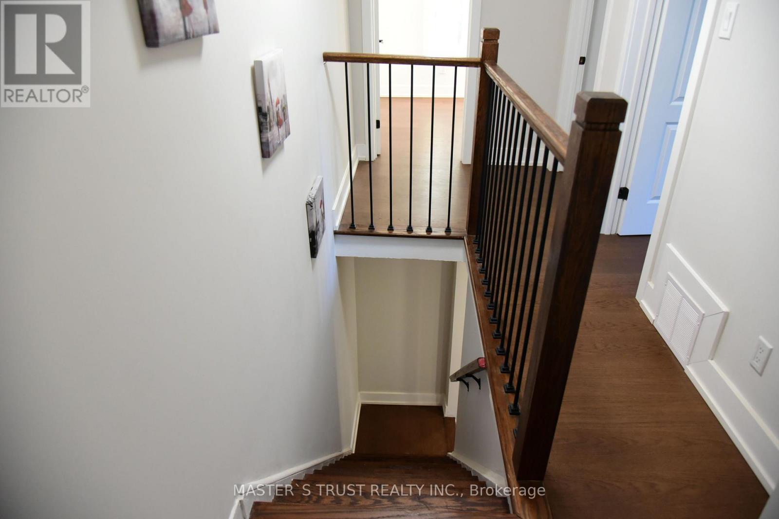 19 Emmett Avenue, Toronto, Ontario  M6M 2E3 - Photo 18 - W13237890