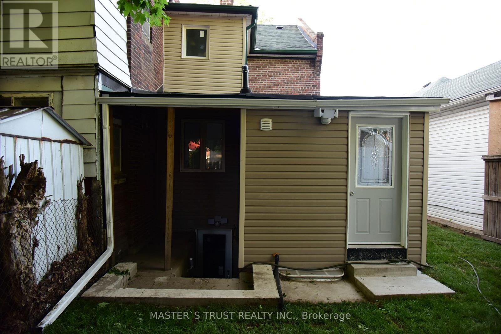19 Emmett Avenue, Toronto, Ontario  M6M 2E3 - Photo 20 - W13237890