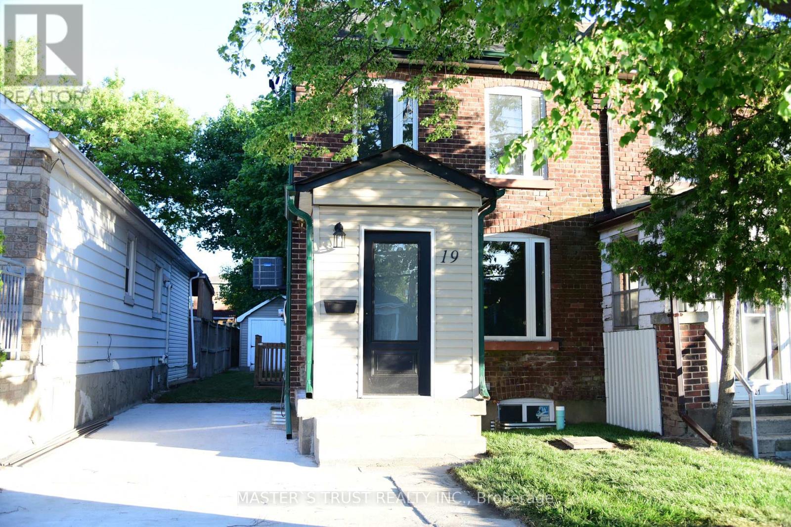19 Emmett Avenue, Toronto, Ontario  M6M 2E3 - Photo 26 - W13237890