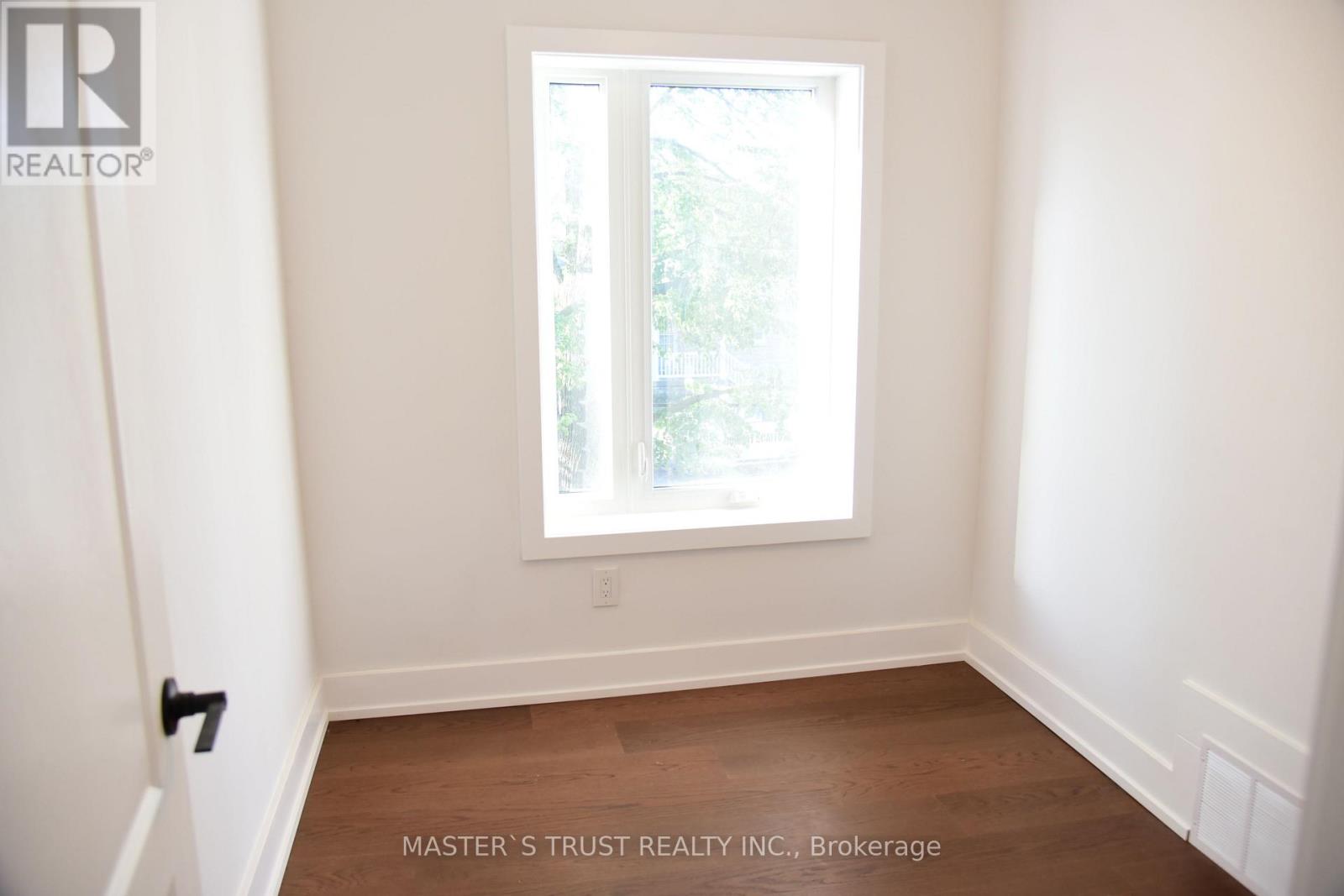 19 Emmett Avenue, Toronto, Ontario  M6M 2E3 - Photo 3 - W13237890