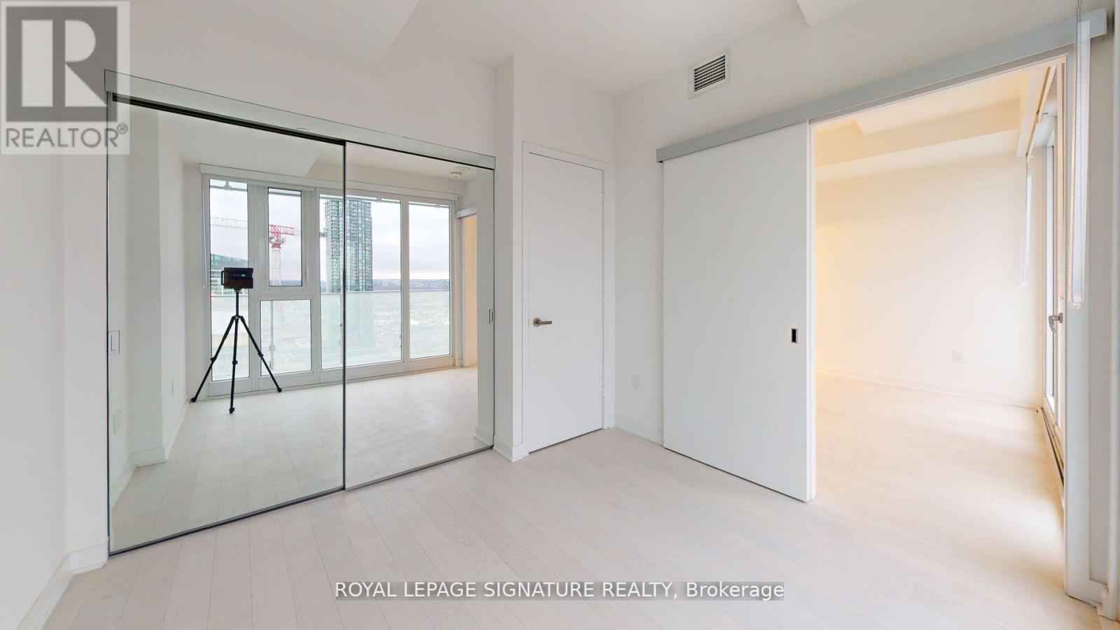 2505 - 3900 Confederation Parkway, Mississauga, Ontario  L5B 0M3 - Photo 9 - W13237930