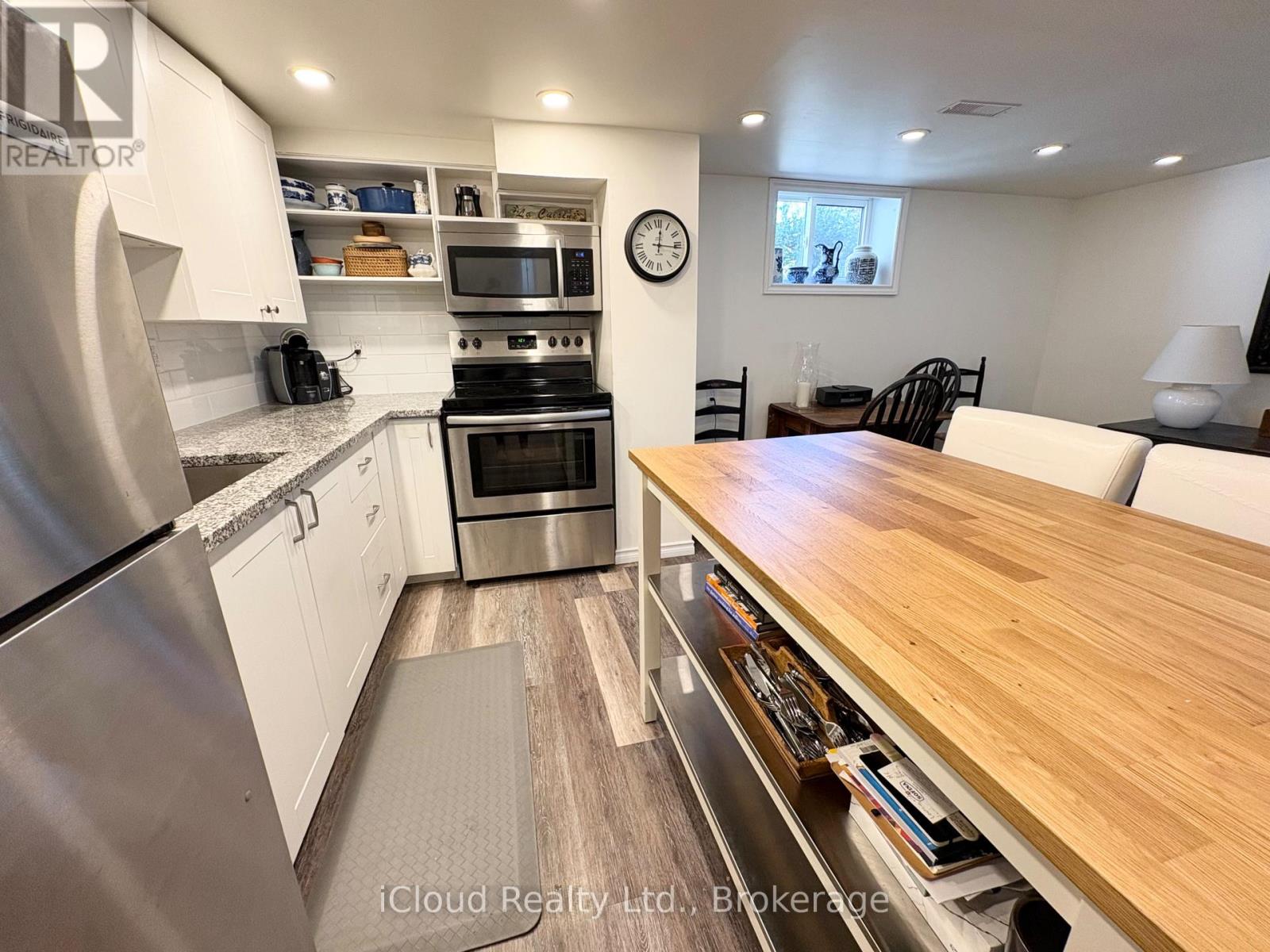 105 East 4th Street, Hamilton, Ontario  L9A 2Y3 - Photo 2 - X13237932