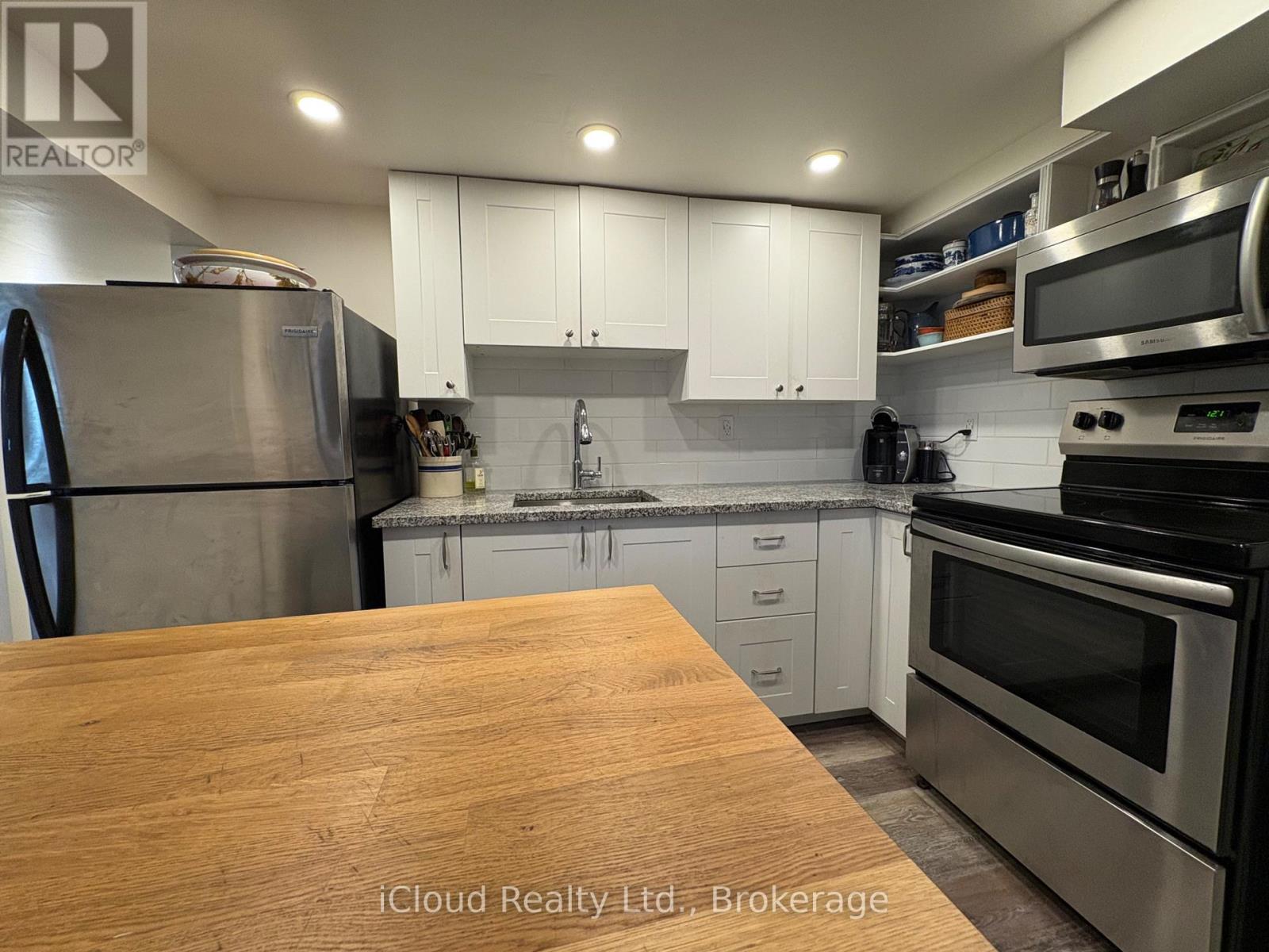 105 East 4th Street, Hamilton, Ontario  L9A 2Y3 - Photo 3 - X13237932