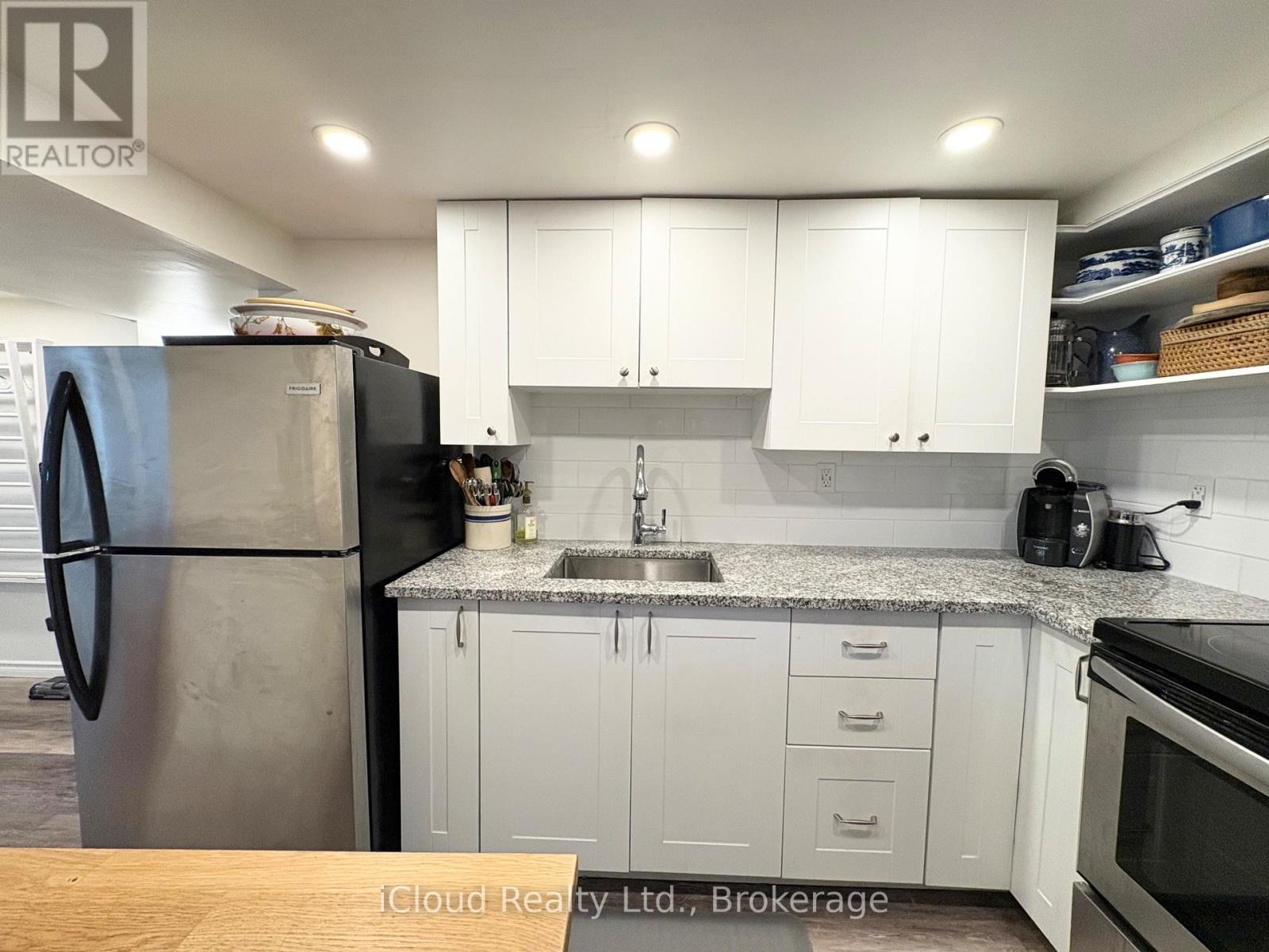 105 East 4th Street, Hamilton, Ontario  L9A 2Y3 - Photo 7 - X13237932