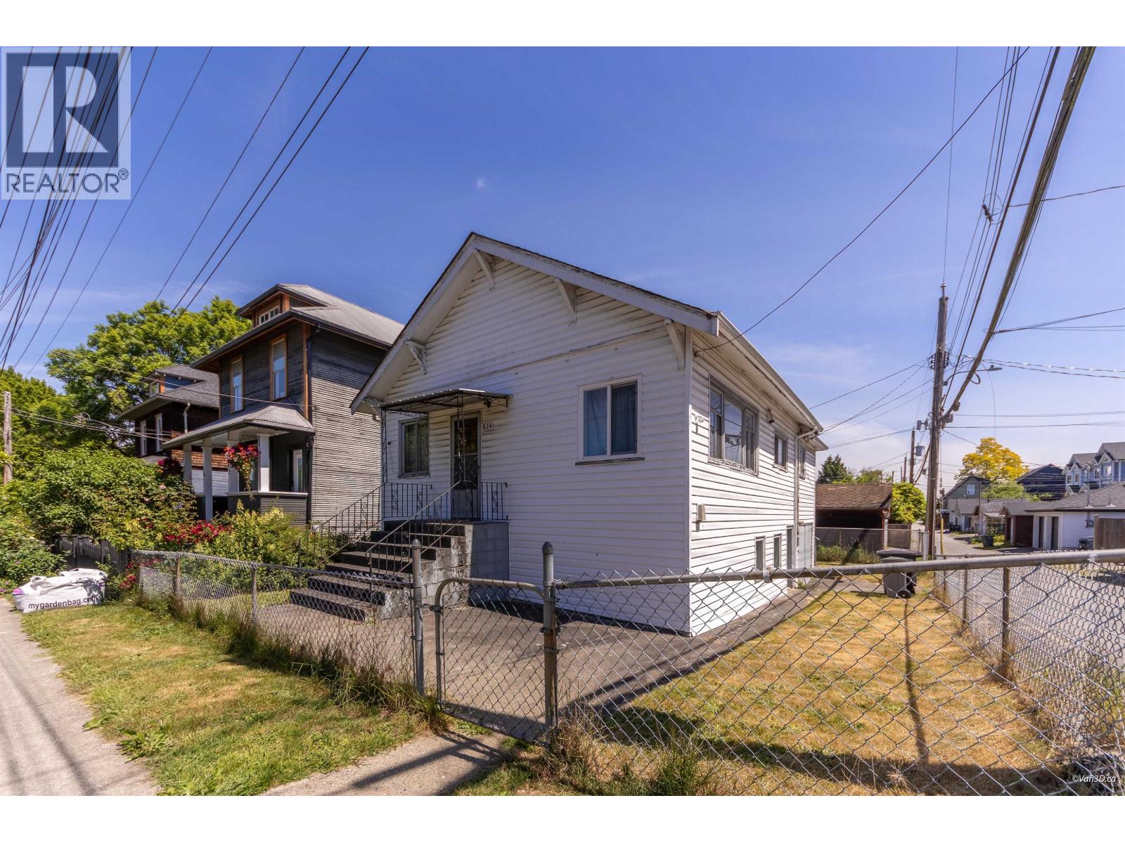 824 Semlin Drive, Vancouver, British Columbia  V5L 4J5 - Photo 2 - R3131843