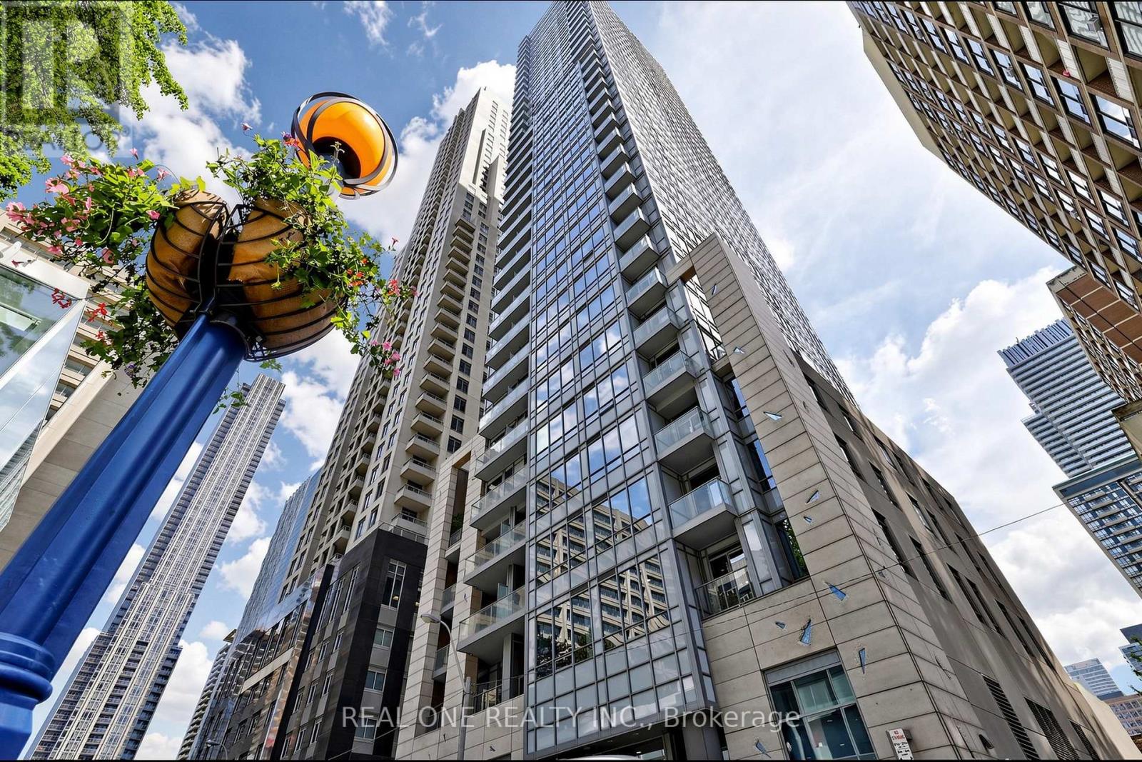1603 - 21 Balmuto Street, Toronto, Ontario  M4Y 1W4 - Photo 2 - C13238016