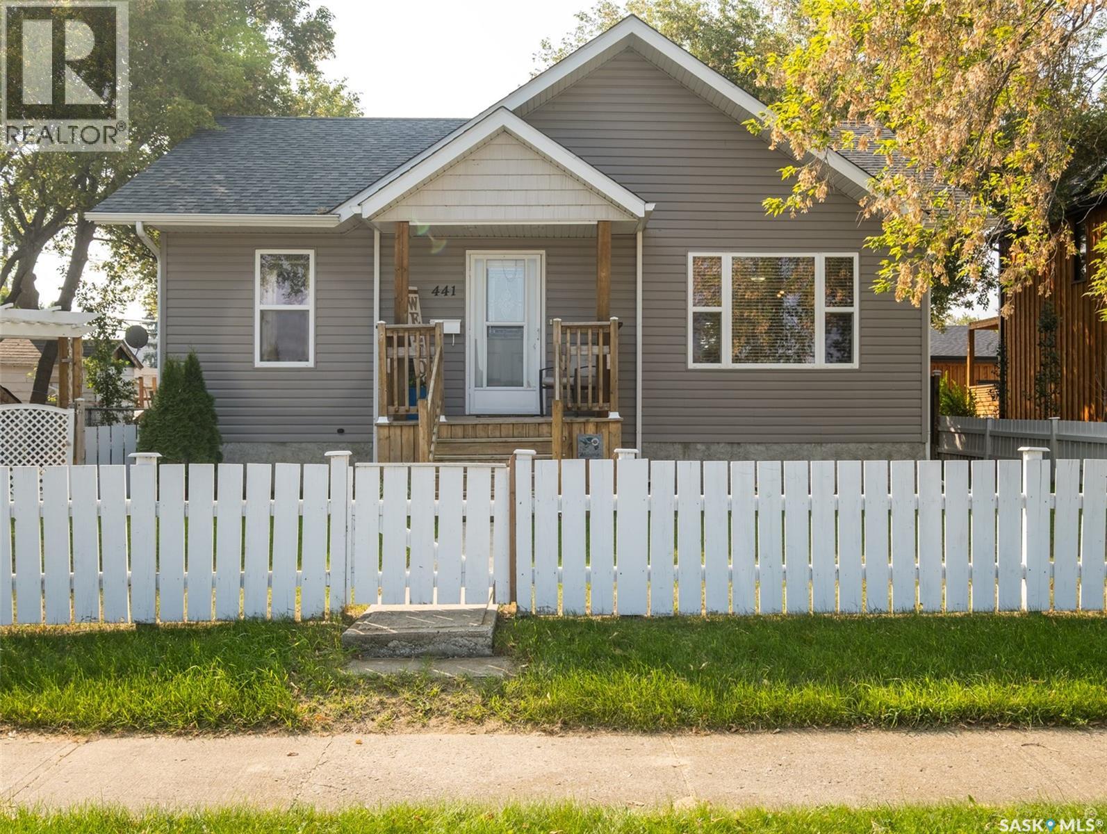 441 6th Street E, Prince Albert, Saskatchewan  S6V 0N3 - Photo 1 - SK037860