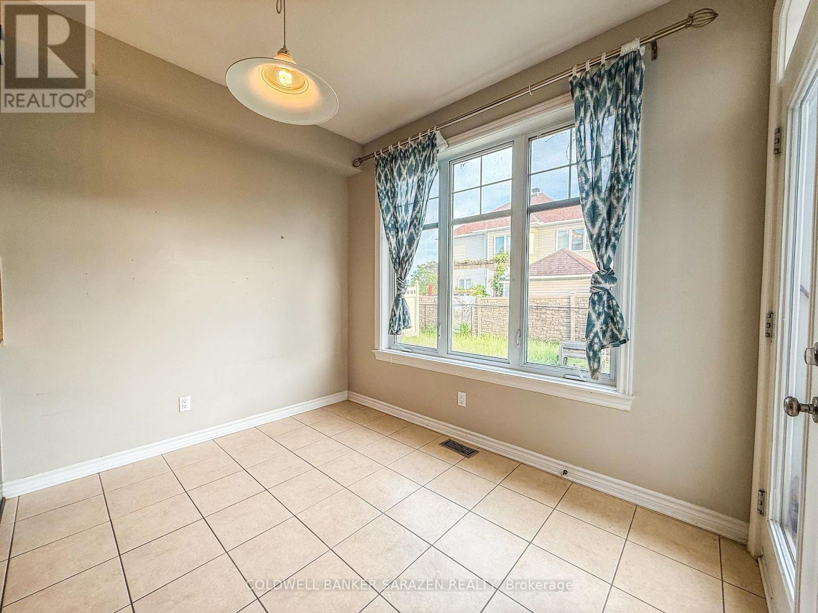 92 Selhurst Avenue, Ottawa, Ontario  K2G 7C9 - Photo 12 - X13017004
