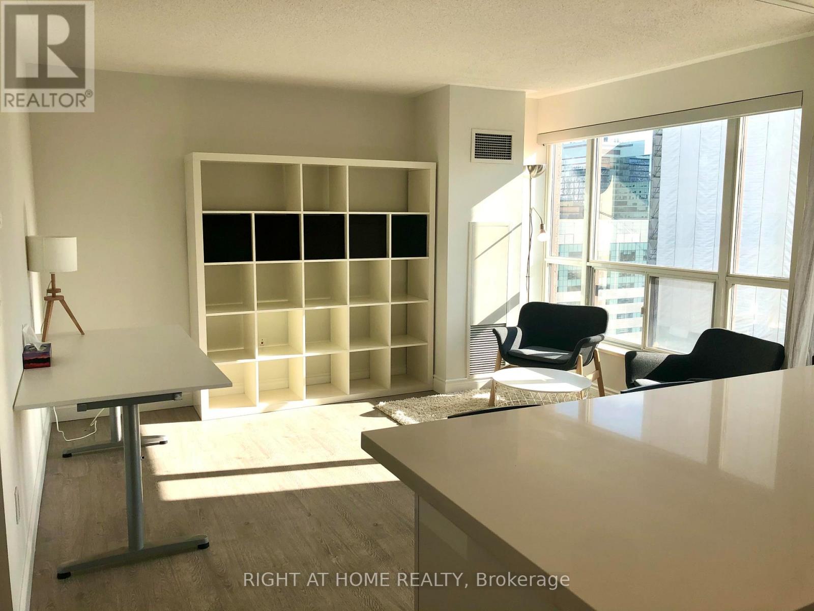 1704 - 909 Bay Street, Toronto, Ontario  M5S 3G2 - Photo 4 - C13238036