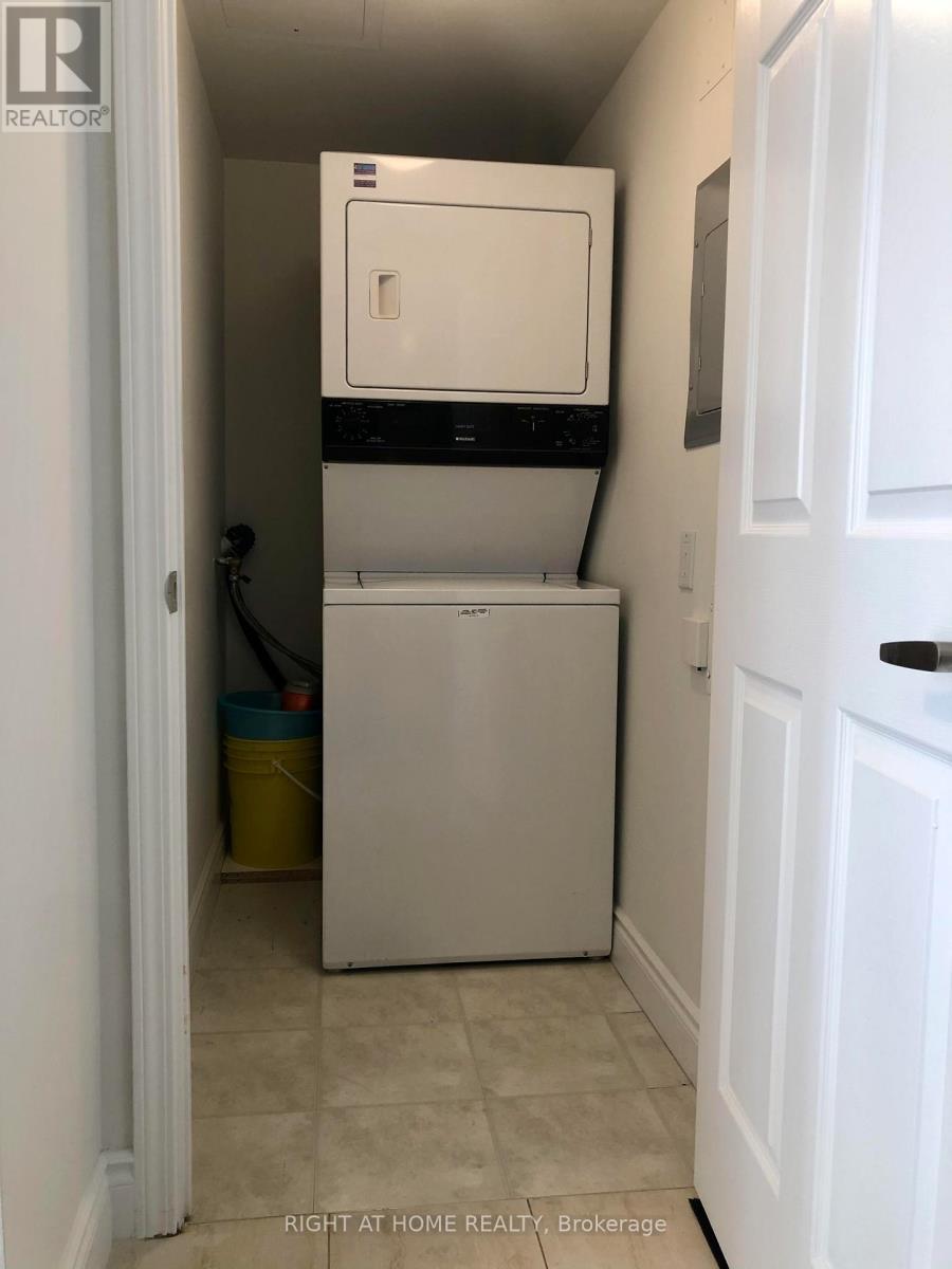 1704 - 909 Bay Street, Toronto, Ontario  M5S 3G2 - Photo 7 - C13238036