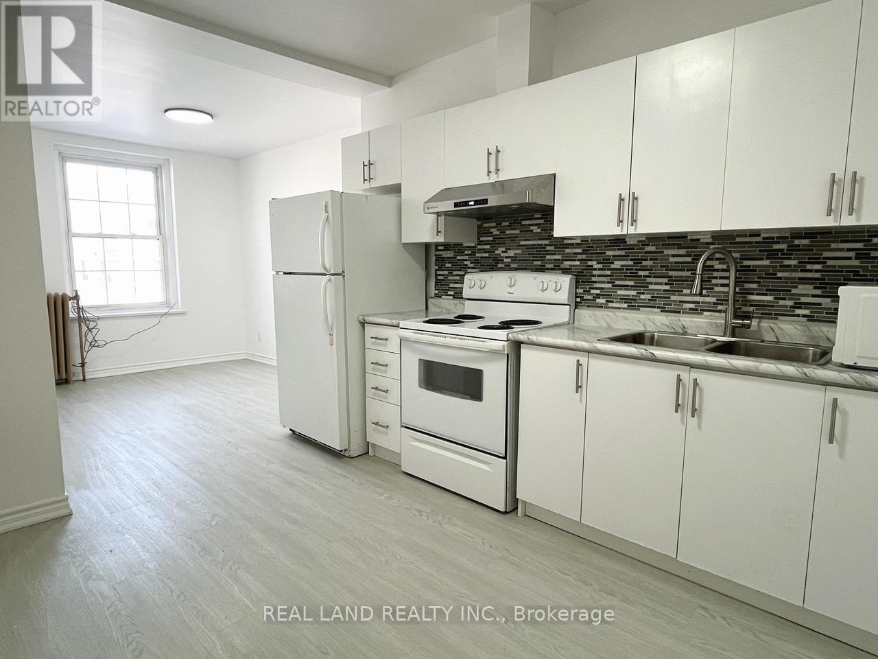 Unit 1 - 31 King Street E, Oshawa, Ontario  L1H 1B2 - Photo 4 - E13238044