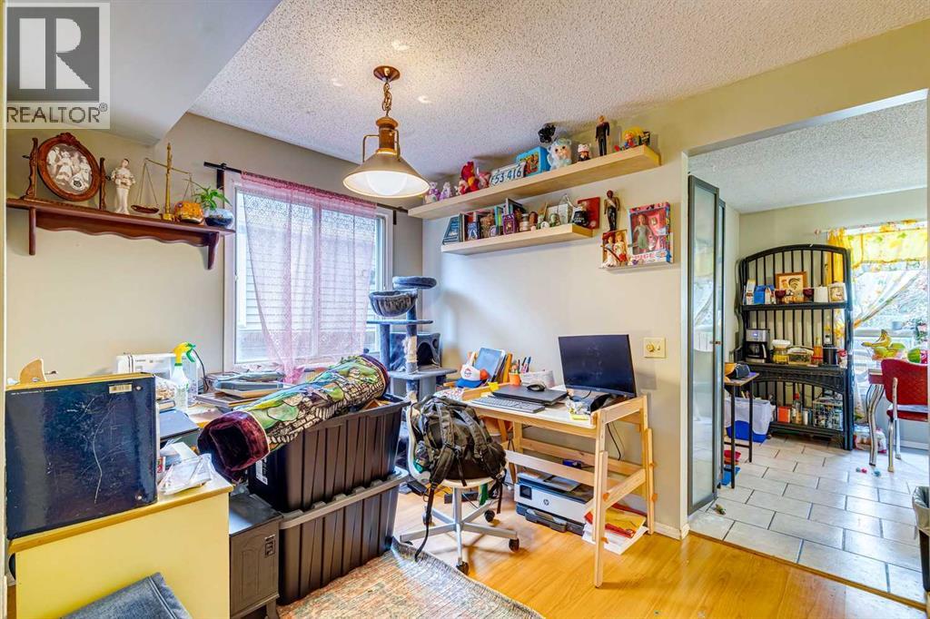 864 Queensland Drive Se, Calgary, Alberta  T2J 6E6 - Photo 5 - A2314521