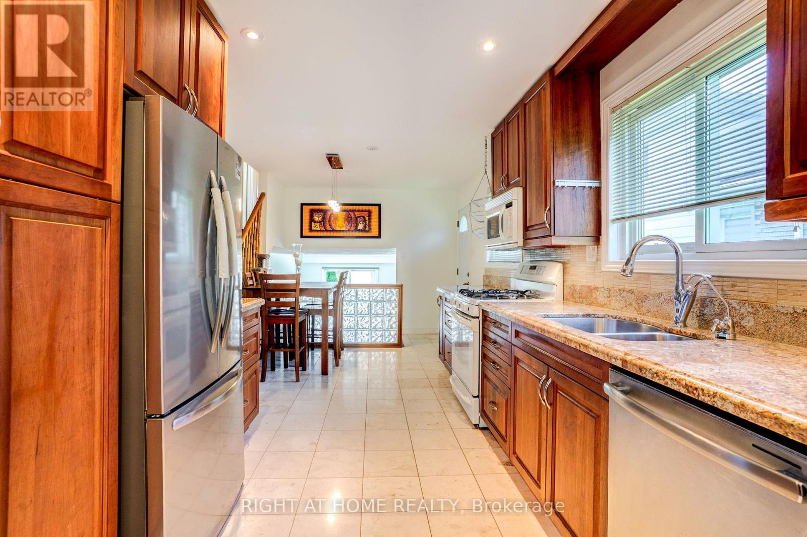 47 Shieldmark Crescent, Markham, Ontario  L3T 3T6 - Photo 11 - N13238034