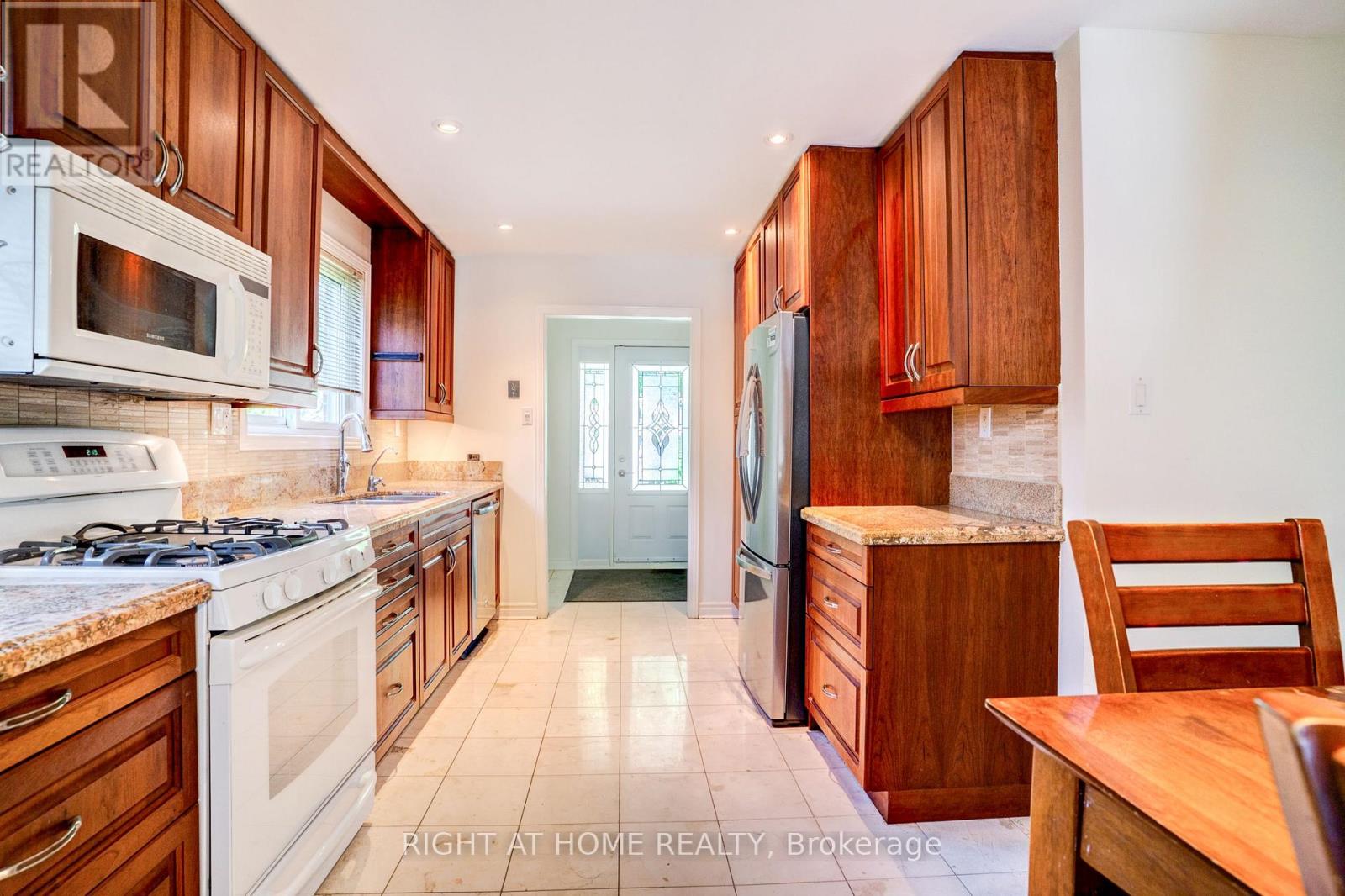 47 Shieldmark Crescent, Markham, Ontario  L3T 3T6 - Photo 12 - N13238034