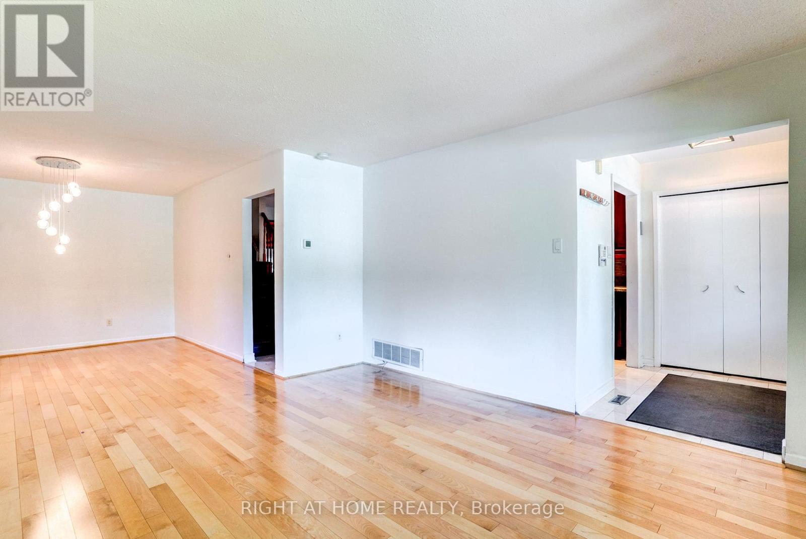 47 Shieldmark Crescent, Markham, Ontario  L3T 3T6 - Photo 17 - N13238034