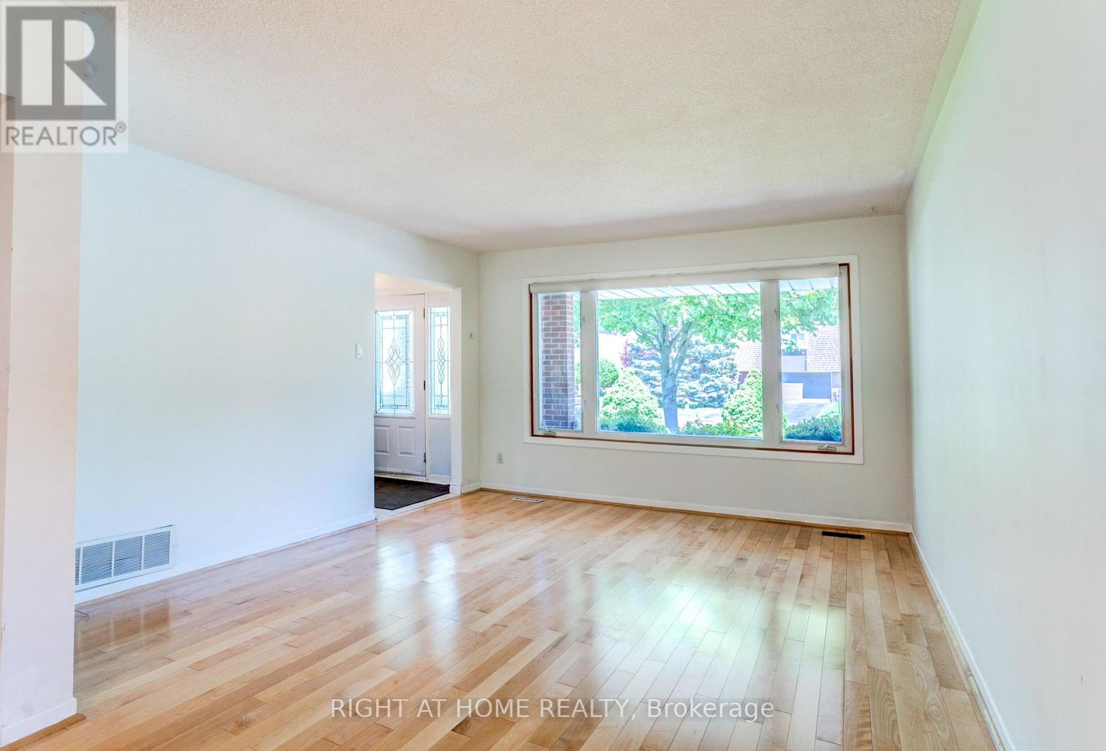 47 Shieldmark Crescent, Markham, Ontario  L3T 3T6 - Photo 19 - N13238034