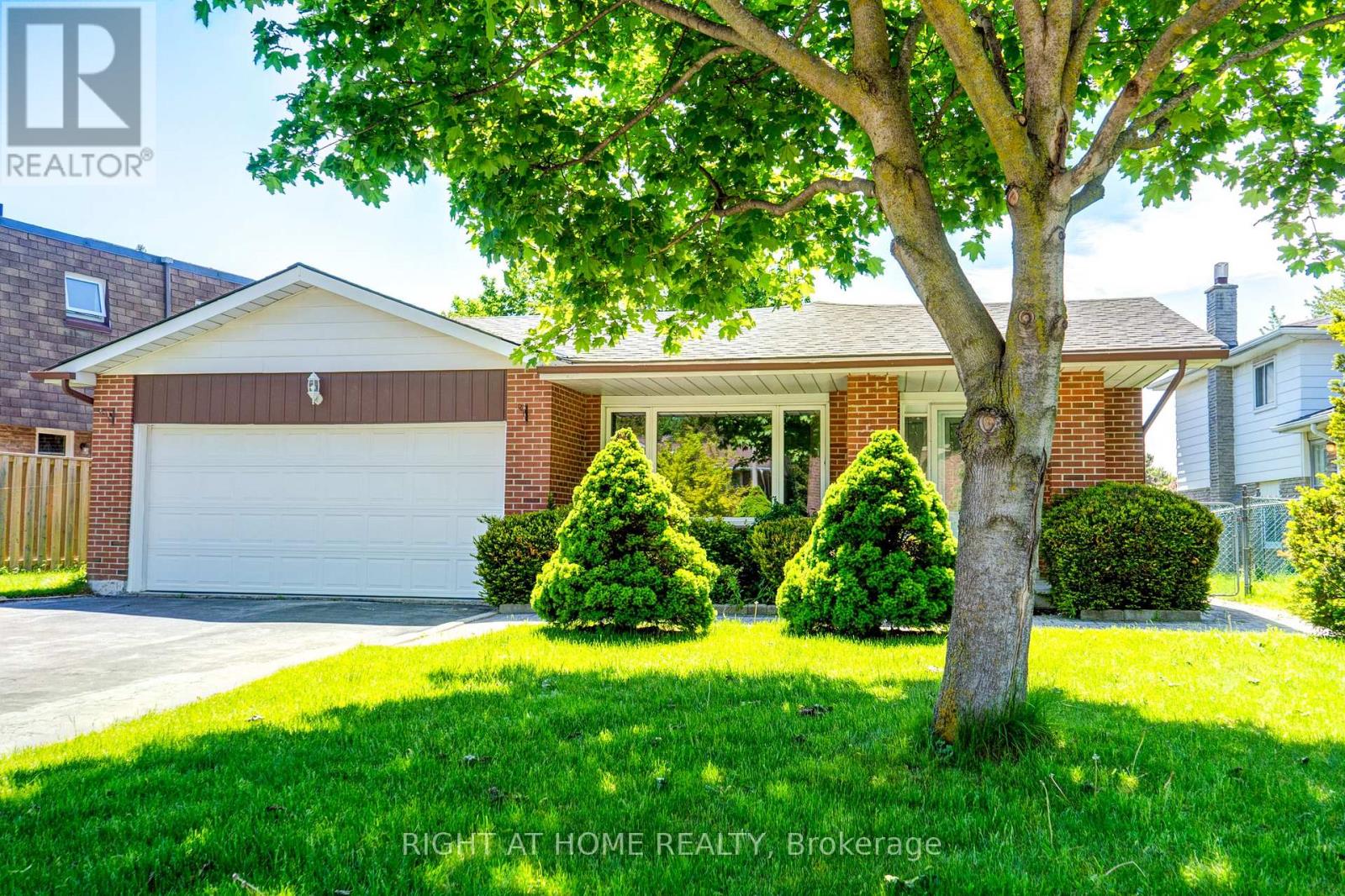 47 Shieldmark Crescent, Markham, Ontario  L3T 3T6 - Photo 3 - N13238034