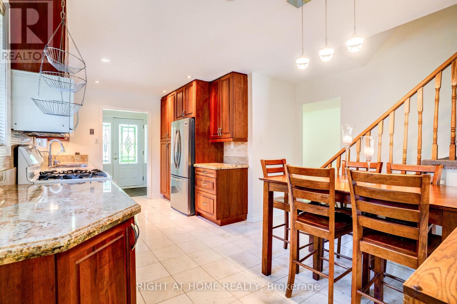 47 Shieldmark Crescent, Markham, Ontario  L3T 3T6 - Photo 7 - N13238034