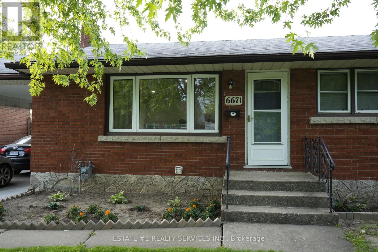 6671 Russell Street, Niagara Falls, Ontario  L2J 1P9 - Photo 3 - X13238030