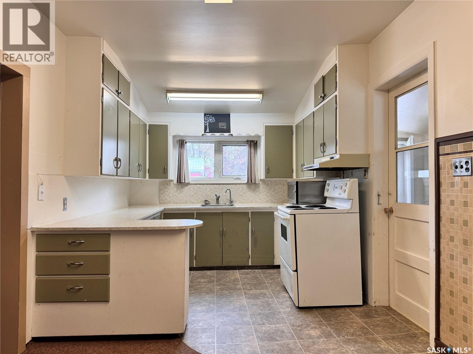 309 A Avenue E, Wynyard, Saskatchewan  S0A 4T0 - Photo 2 - SK038227
