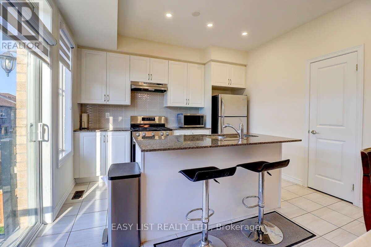 38 Hallmark Way, Whitby, Ontario  L1P 0K2 - Photo 11 - E13044584