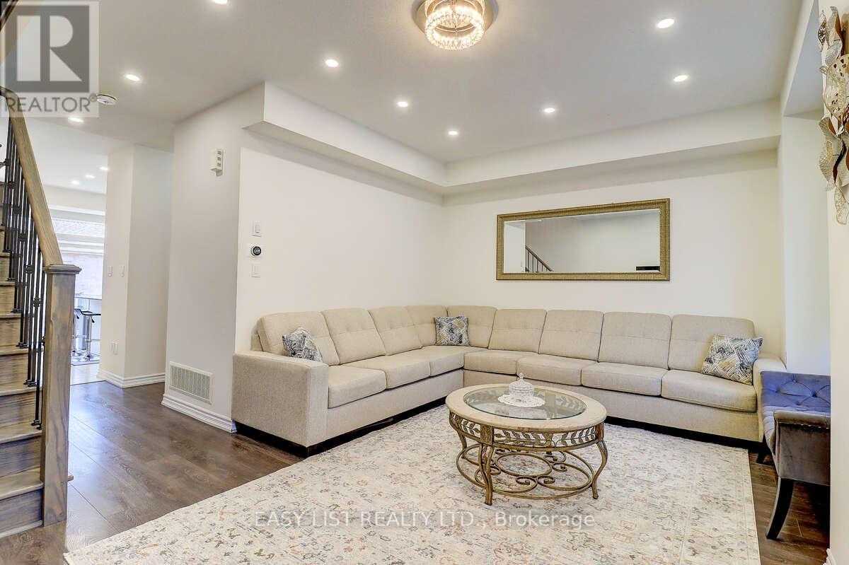 38 Hallmark Way, Whitby, Ontario  L1P 0K2 - Photo 8 - E13044584