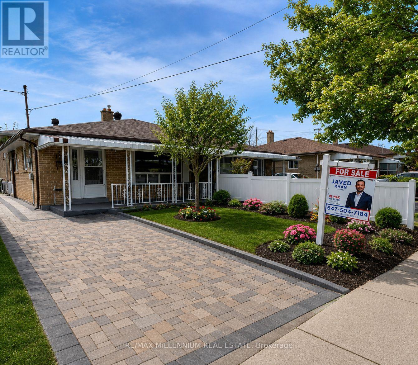 <div class="slider-price">$800,000</div><p>120 Duncanwoods Drive, Toronto, Ontario</p>