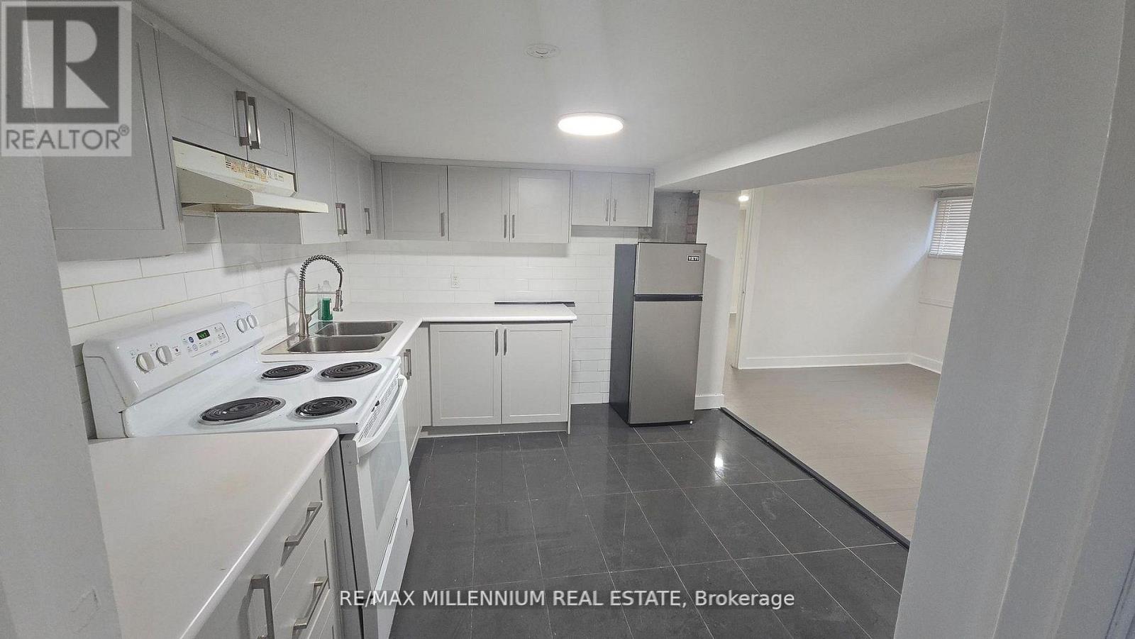 120 Duncanwoods Drive, Toronto, Ontario  M9L 2E1 - Photo 12 - W13218462