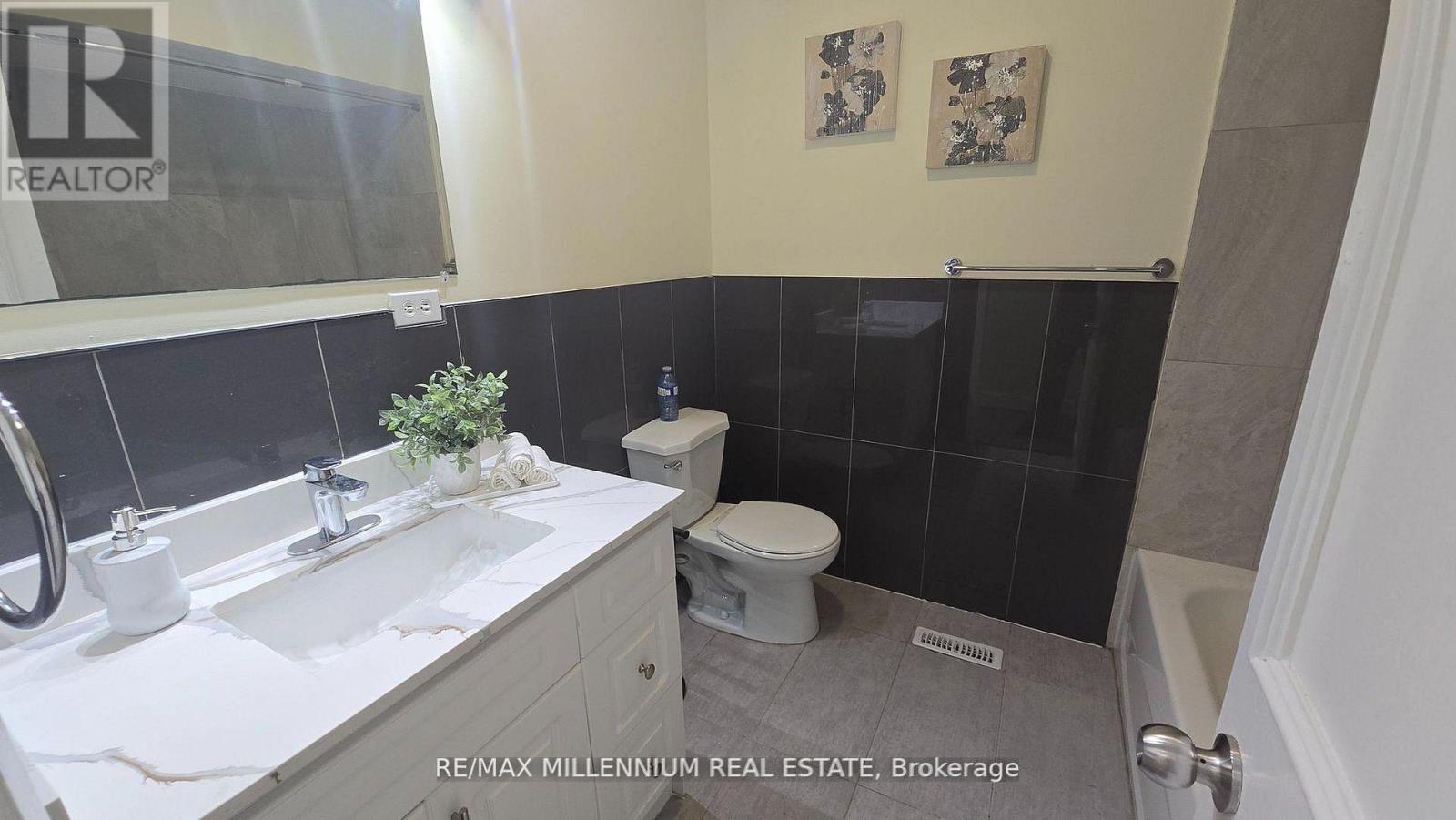120 Duncanwoods Drive, Toronto, Ontario  M9L 2E1 - Photo 6 - W13218462
