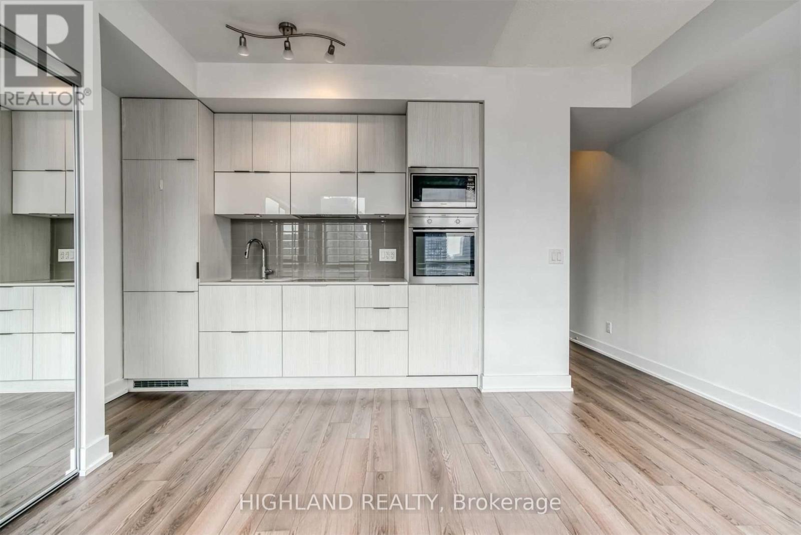1705 - 318 Richmond Street W, Toronto, Ontario  M5V 1X2 - Photo 6 - C13238070