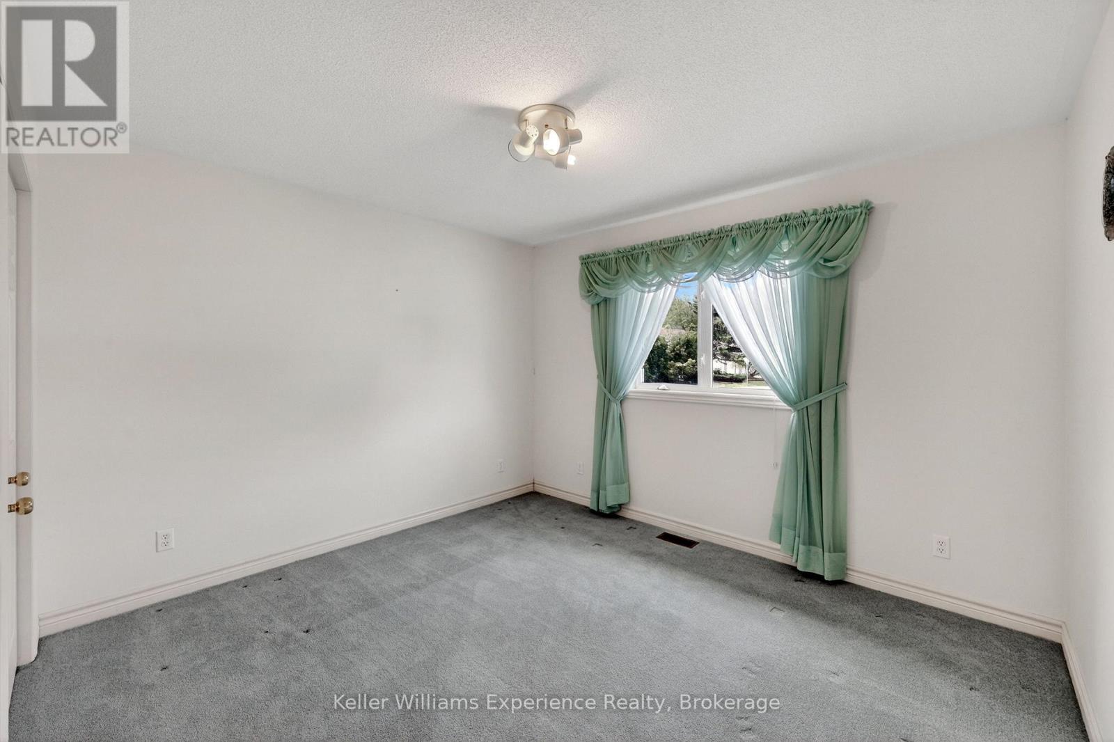 5 Bridle Road, Penetanguishene, Ontario  L9M 1J5 - Photo 9 - S13238062