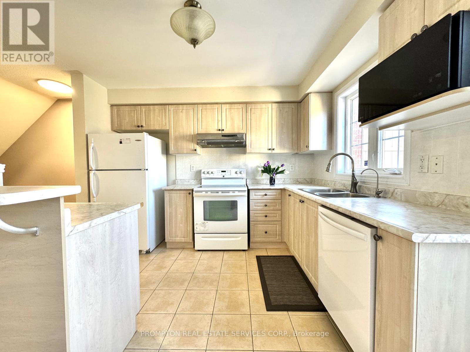 2516 Bur Oak Avenue, Markham, Ontario  L6B 1H2 - Photo 2 - N13238054