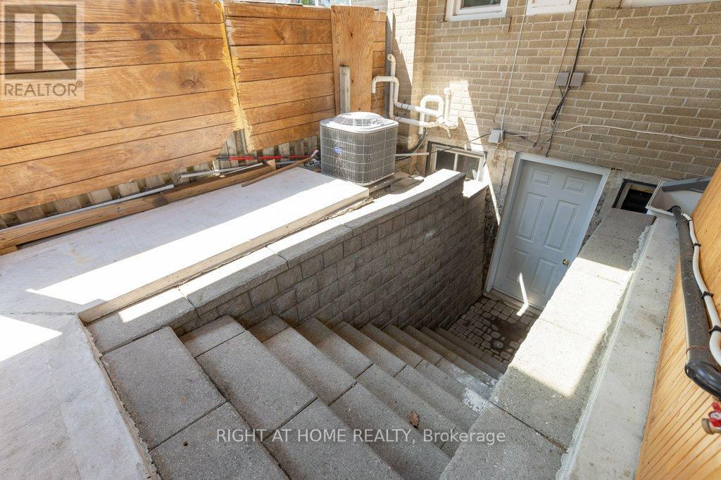 4 Fennimore Crescent, Toronto, Ontario  M3N 1G8 - Photo 35 - W13238064