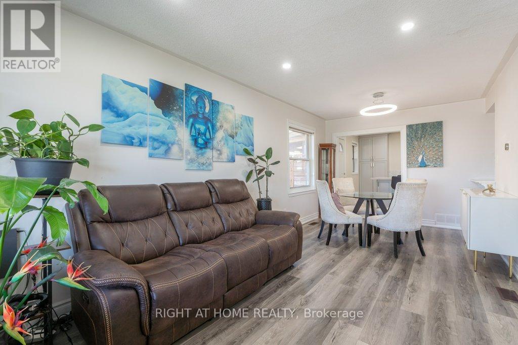 4 Fennimore Crescent, Toronto, Ontario  M3N 1G8 - Photo 6 - W13238064