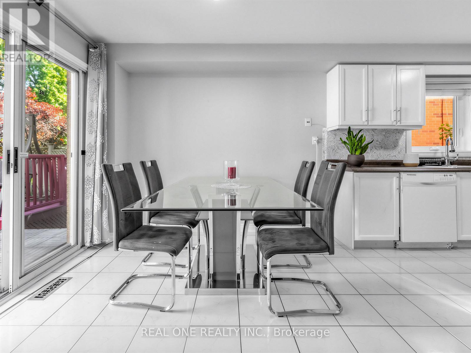 5849 Chorley Place, Mississauga, Ontario  L5M 5L7 - Photo 10 - W13238084