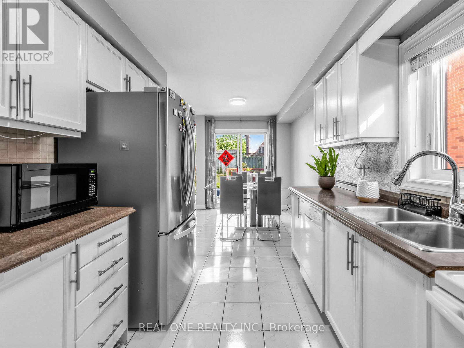 5849 Chorley Place, Mississauga, Ontario  L5M 5L7 - Photo 12 - W13238084