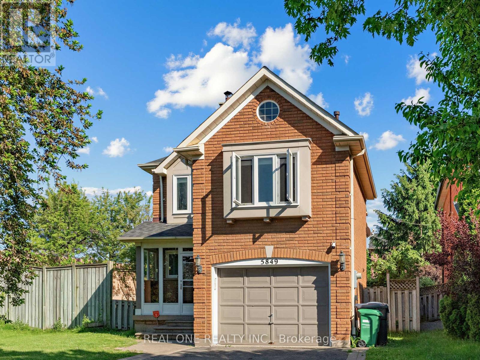 5849 Chorley Place, Mississauga, Ontario  L5M 5L7 - Photo 2 - W13238084