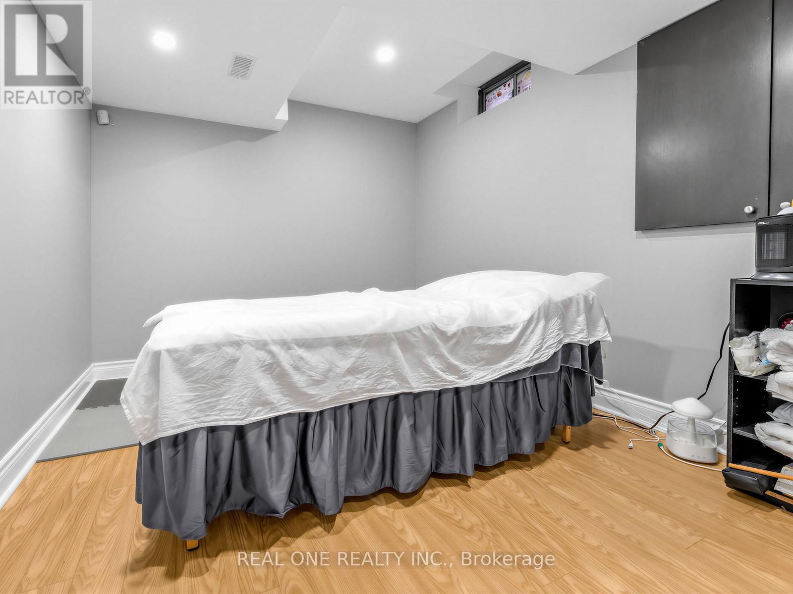 5849 Chorley Place, Mississauga, Ontario  L5M 5L7 - Photo 25 - W13238084