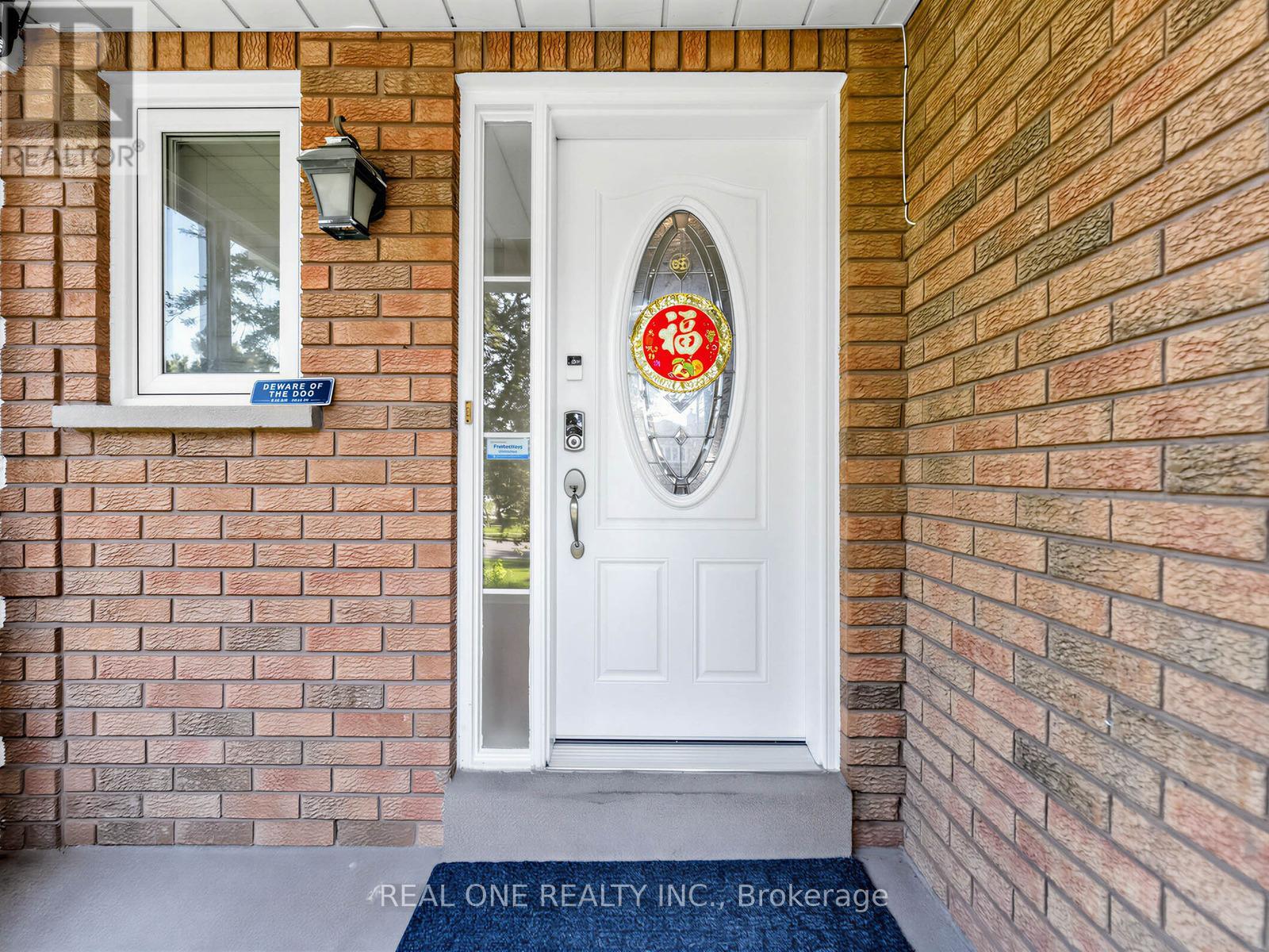 5849 Chorley Place, Mississauga, Ontario  L5M 5L7 - Photo 3 - W13238084