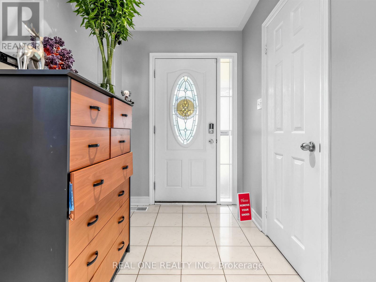 5849 Chorley Place, Mississauga, Ontario  L5M 5L7 - Photo 4 - W13238084