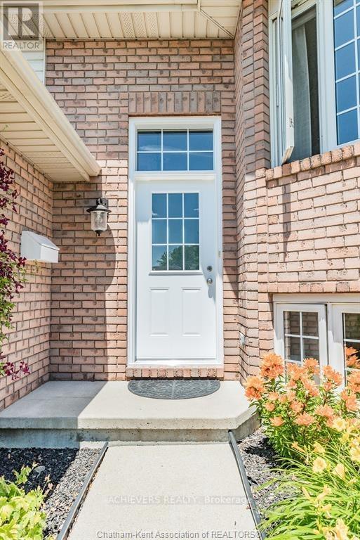 107 Greenfield Lane, Chatham-Kent, Ontario  N7L 5N5 - Photo 2 - X13238050