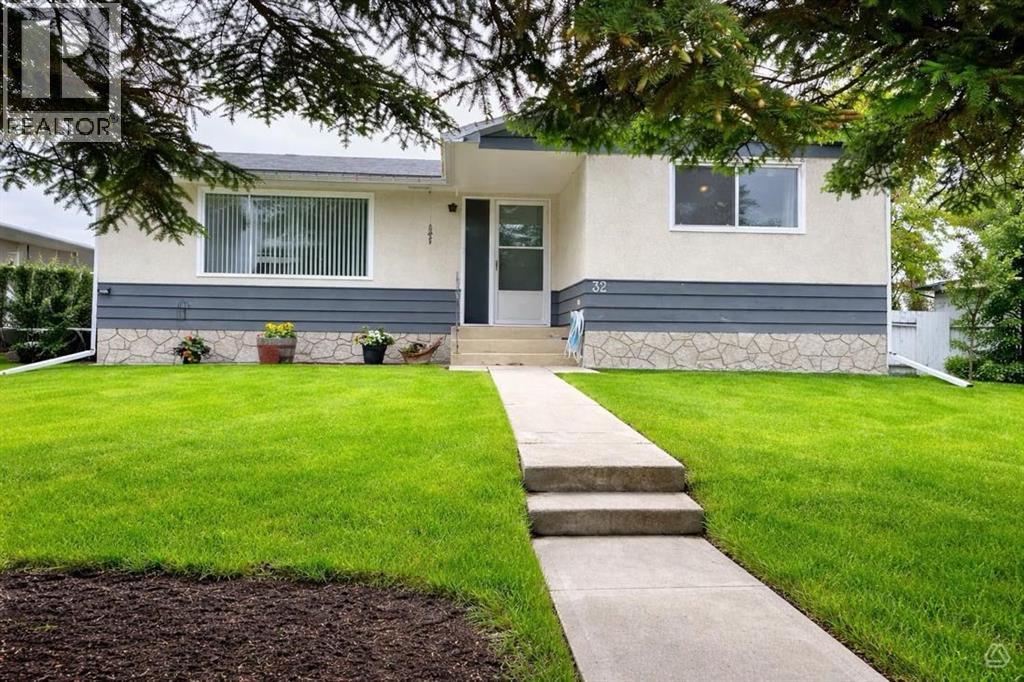 32 BEAVER Drive, whitecourt, Alberta