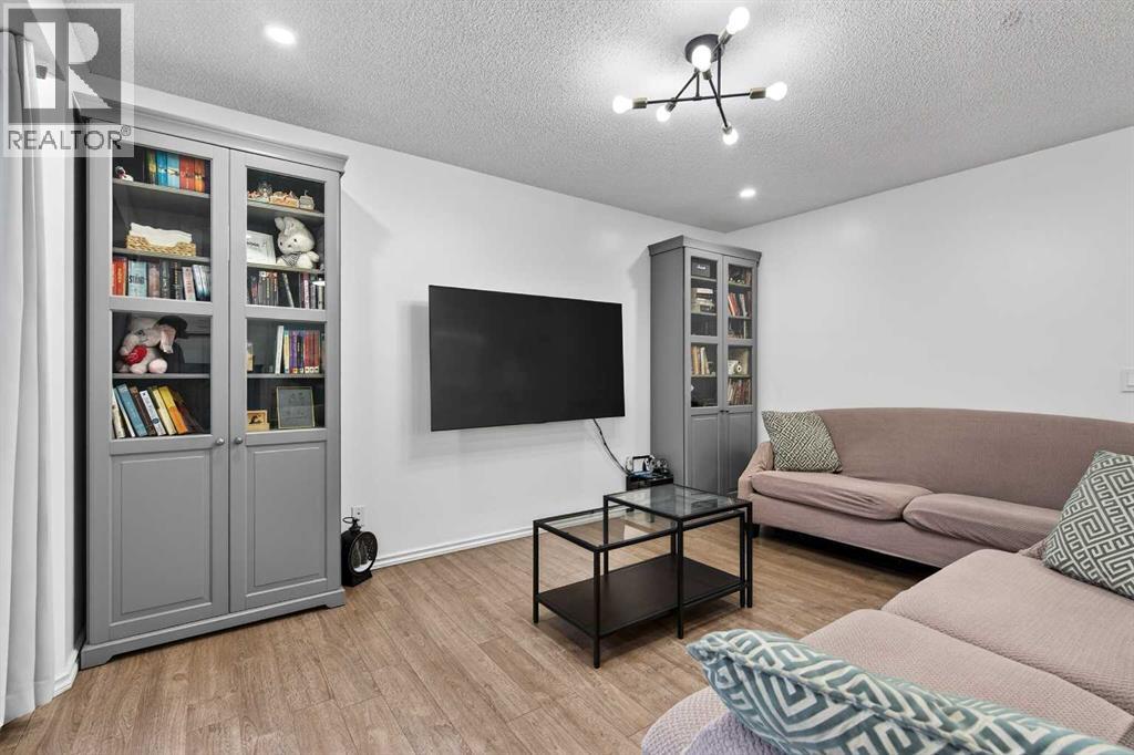 91 Martinwood Court Ne, Calgary, Alberta  T3J 3H2 - Photo 12 - A2316529
