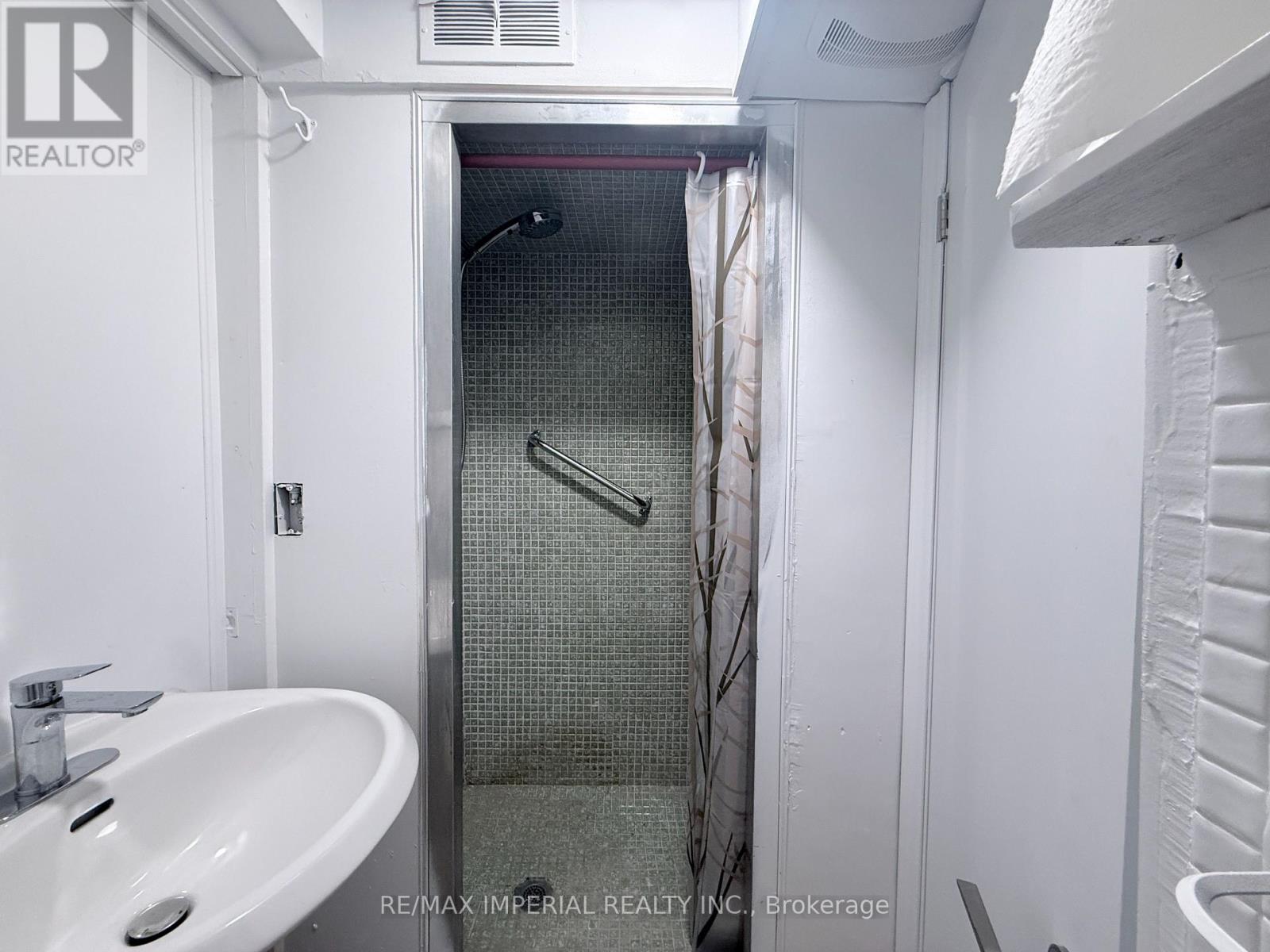 Basement - 69 Edgar Avenue, Richmond Hill, Ontario  L4C 6K2 - Photo 10 - N13238108