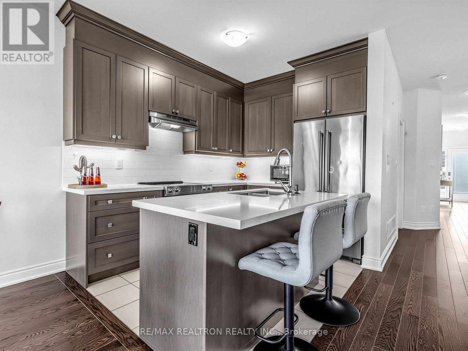202 Sutherland Avenue, Bradford West Gwillimbury, Ontario  L3Z 4H7 - Photo 15 - N13238112