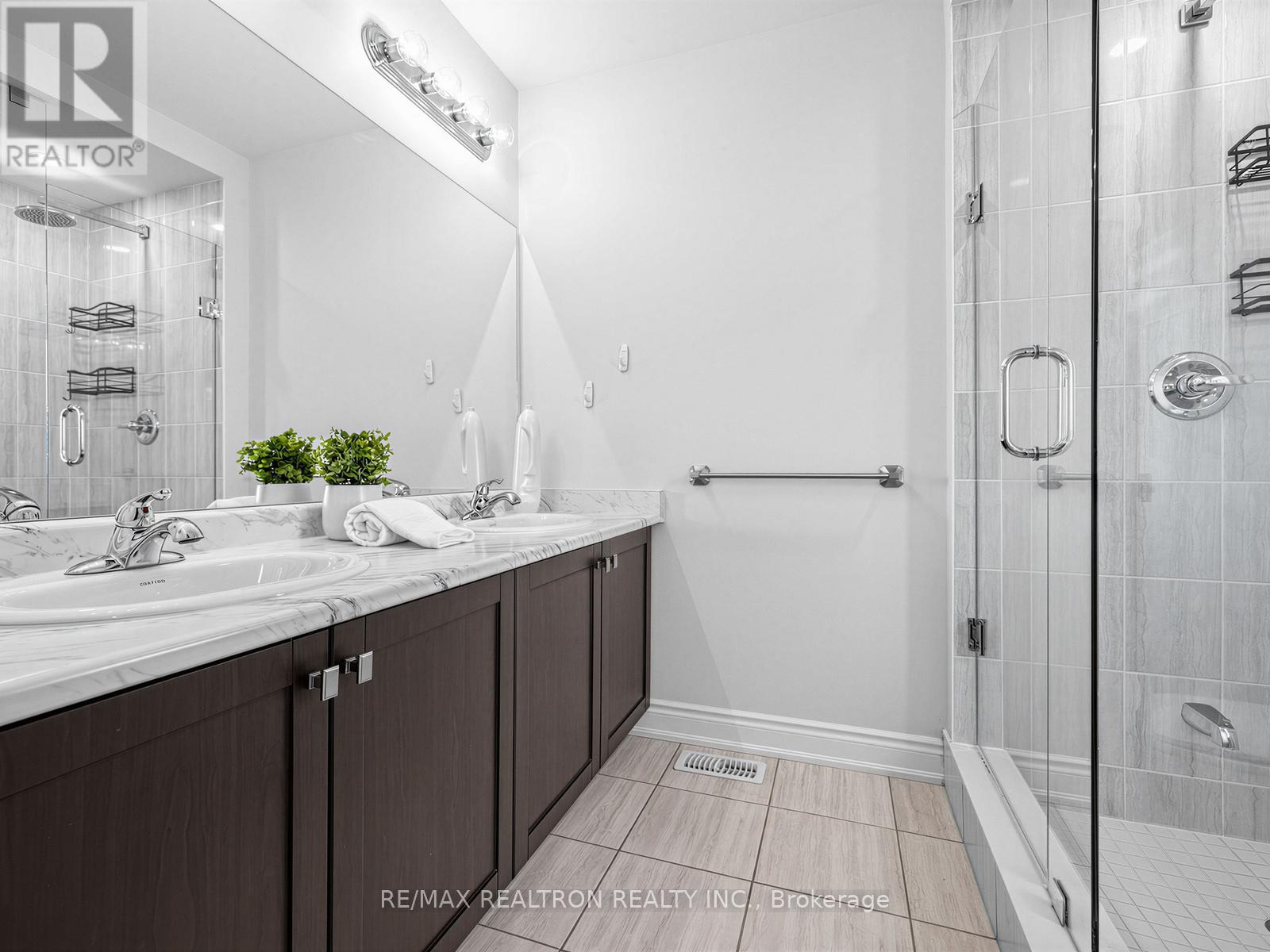 202 Sutherland Avenue, Bradford West Gwillimbury, Ontario  L3Z 4H7 - Photo 23 - N13238112
