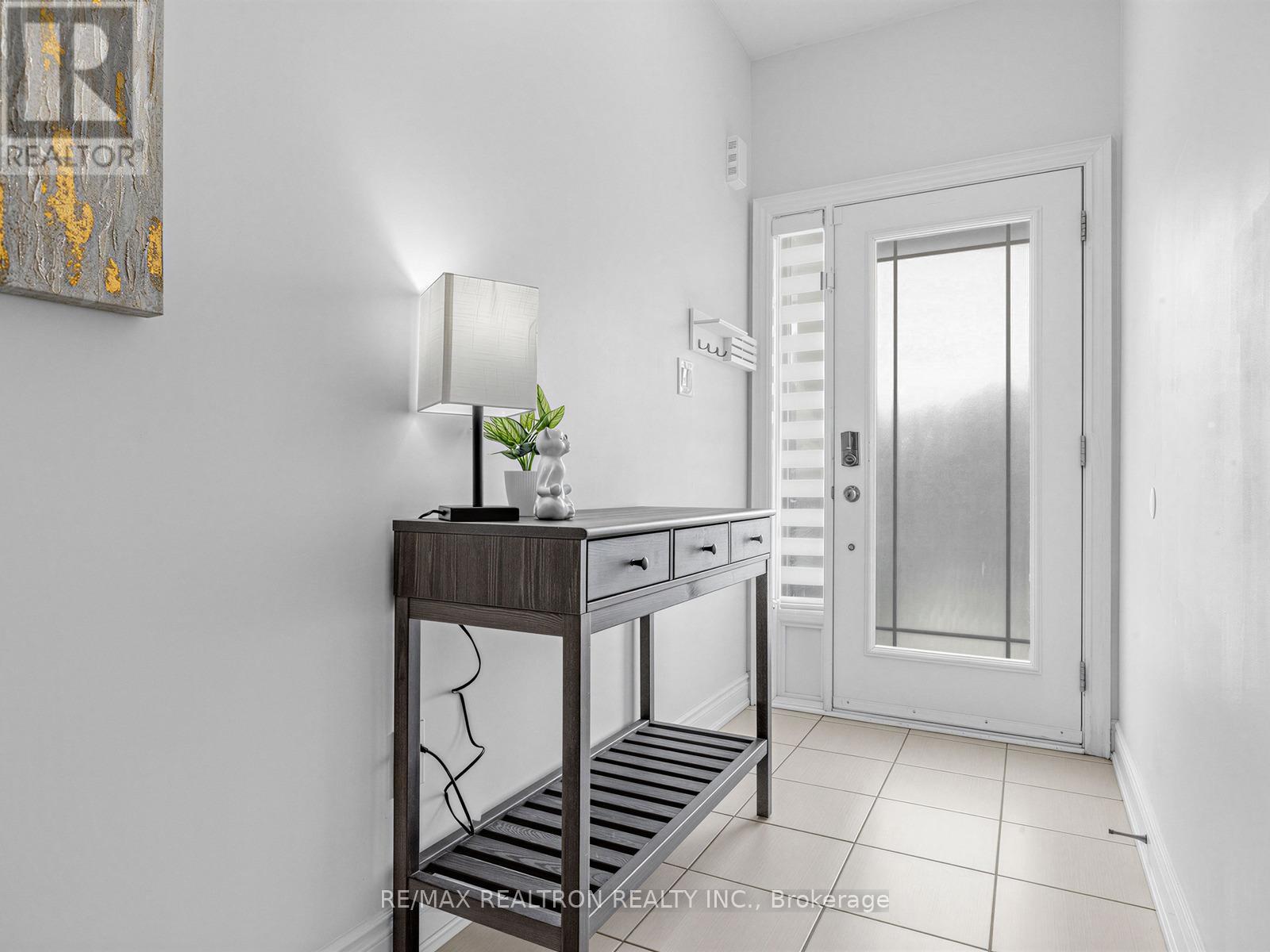 202 Sutherland Avenue, Bradford West Gwillimbury, Ontario  L3Z 4H7 - Photo 5 - N13238112